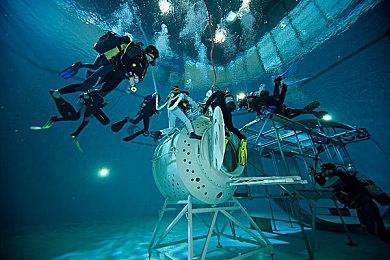 沙盒游戏《kingmakers》新预告 开坦克回中世纪屠杀